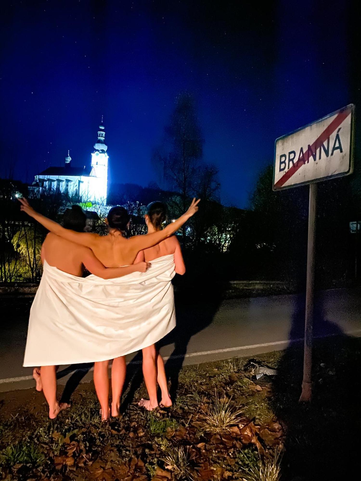 Apartmány NONE Branná Esterno foto